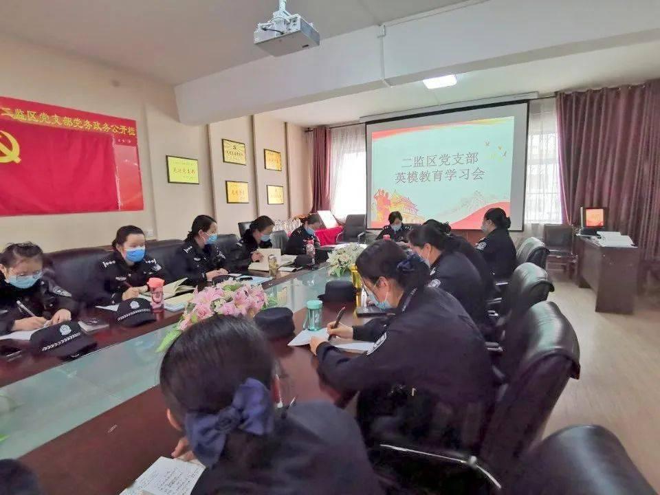 南明区二戈街道办慰问托管离退休特殊困难人员